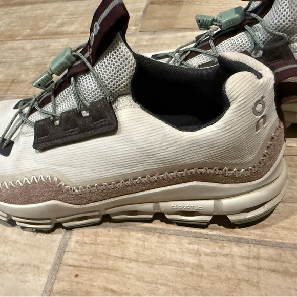 On Running Women's Shoes in Cream and Brown - Picture 6 of 12